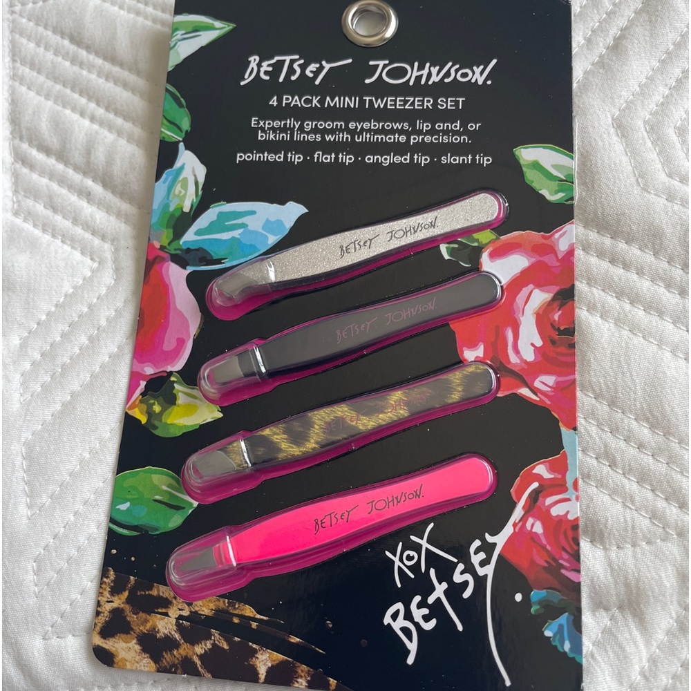 Betsey Johnson Mini Tweezer Set